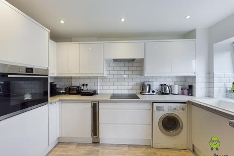 2 bedroom flat to rent, Flat 8 David House, 43, Station Road