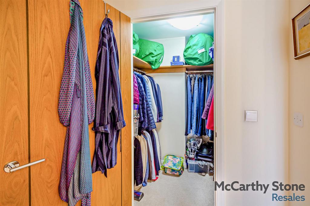Walk in wardrobe