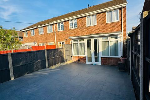 3 bedroom semi-detached house to rent, Langley, SL3