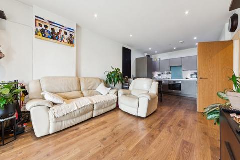 2 bedroom flat to rent, 3 New Village Avenue, London E14