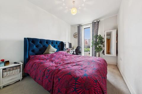 2 bedroom flat to rent, 3 New Village Avenue, London E14
