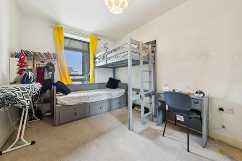 2 bedroom flat to rent, 3 New Village Avenue, London E14