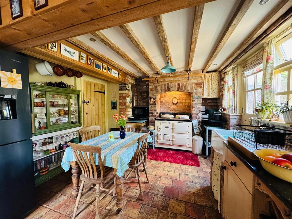 Dining kitchen