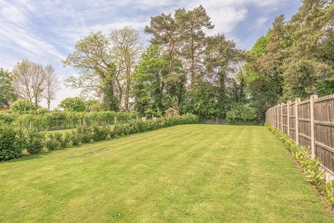 15 Plough Meadows, Trysull, Wolverhampton, WV5 7HU