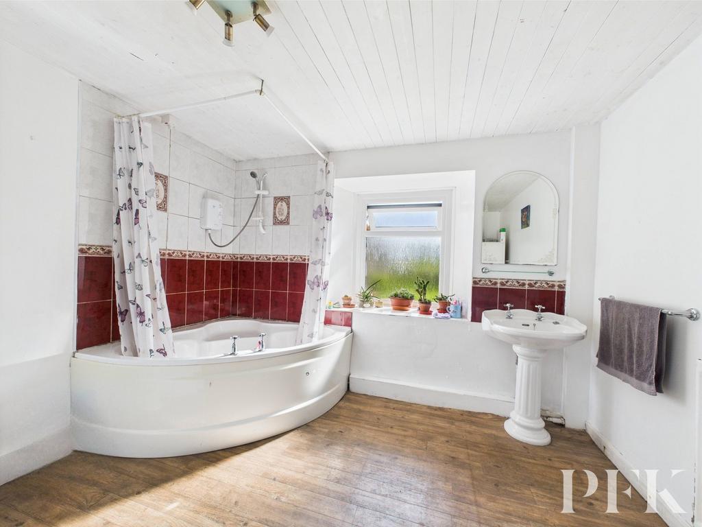 Ground Floor Bathroom