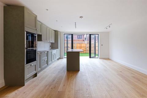 4 bedroom detached house for sale, London Road, Hindhead GU26