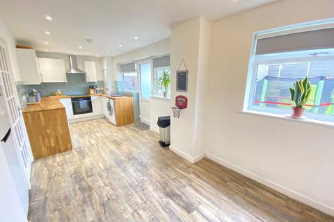 84 Cornish Way, Royton, Oldham, OL2 6JY