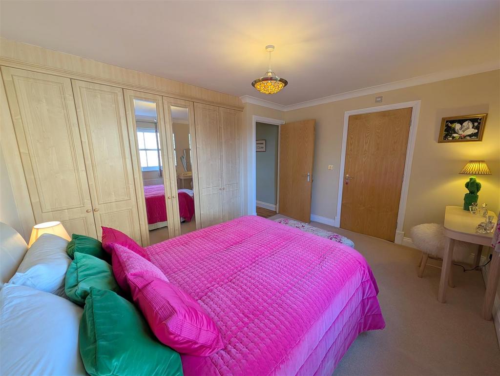 Guest bedroom