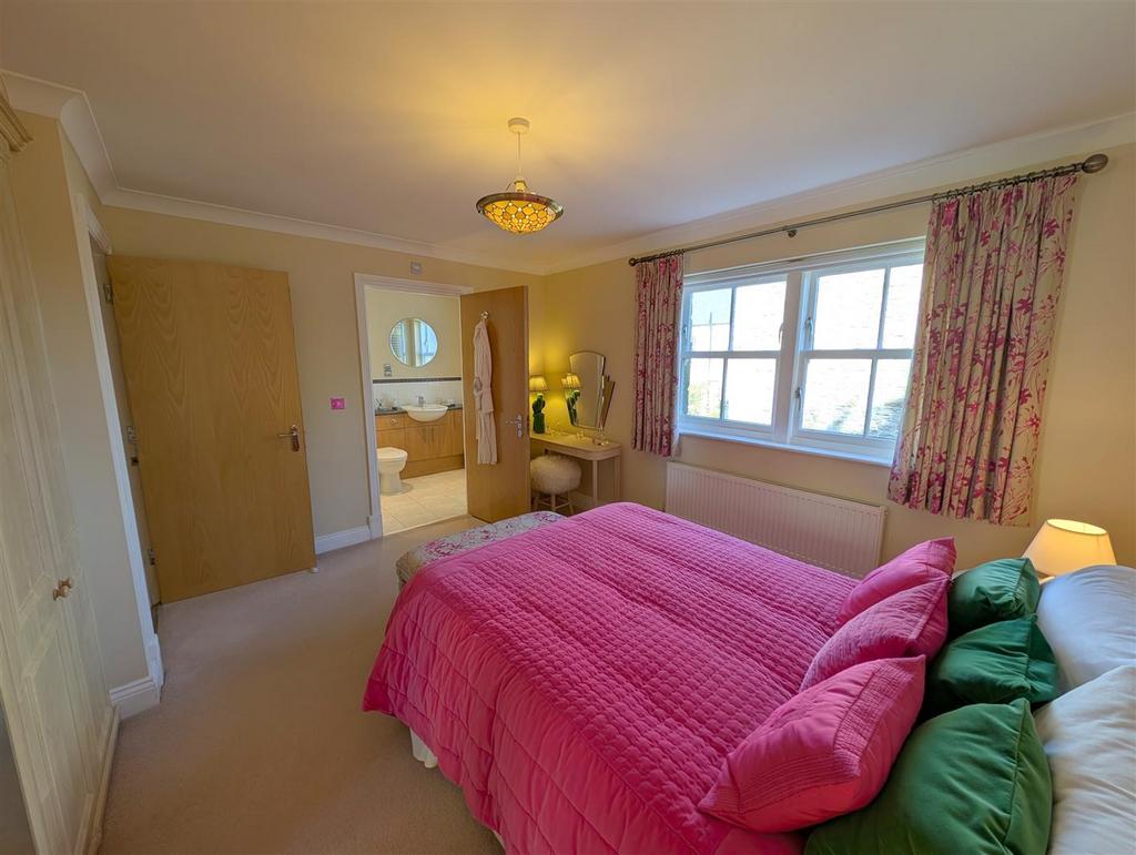 Guest bedroom