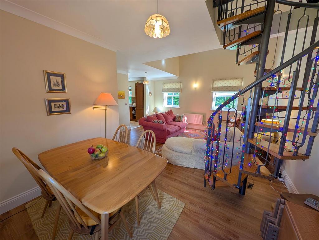 Lounge/dining room