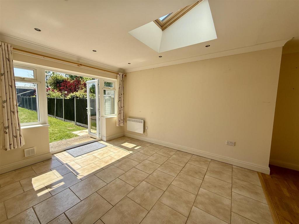 Dining Area: