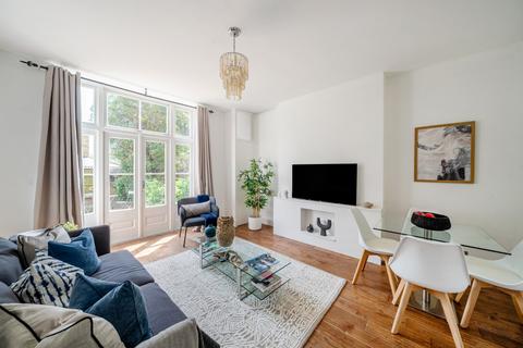 29a Woodside, London, SW19 7AW