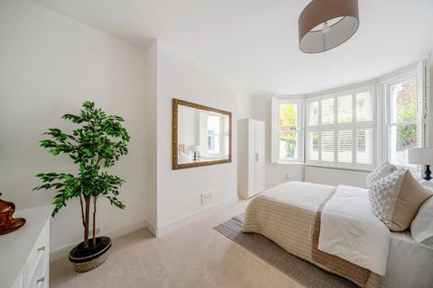 29a Woodside, London, SW19 7AW