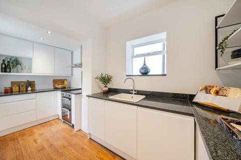 29a Woodside, London, SW19 7AW