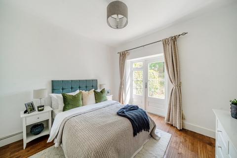 29a Woodside, London, SW19 7AW