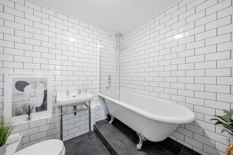 29a Woodside, London, SW19 7AW