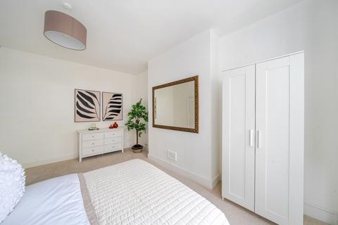 29a Woodside, London, SW19 7AW