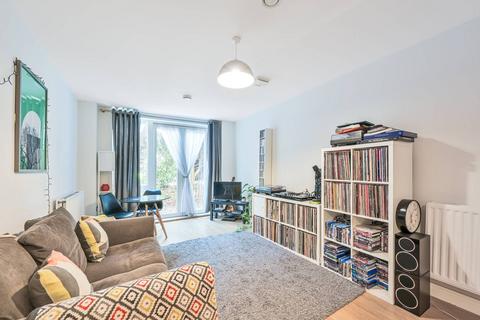 1 bedroom flat for sale, Quayle Crescent, Whetstone, London, N20