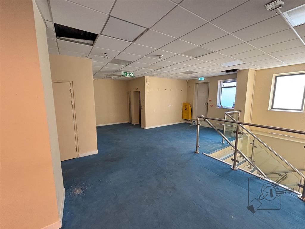 First floor 78 New Road-14.jpg