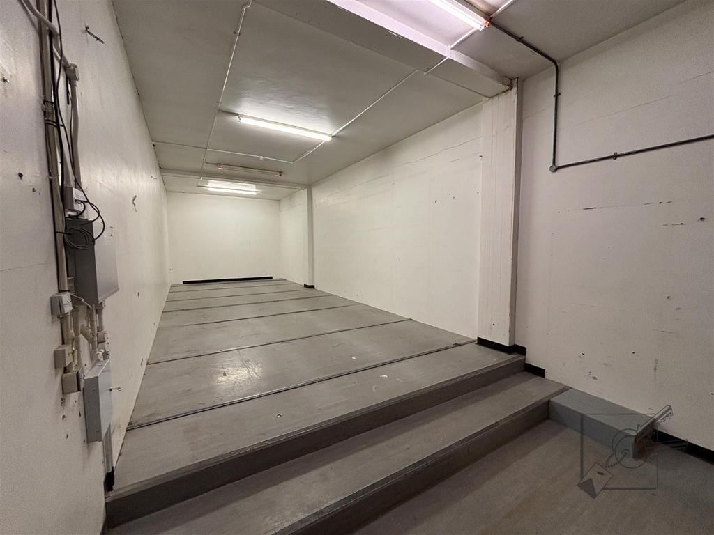 First floor 78 New Road-20.jpg