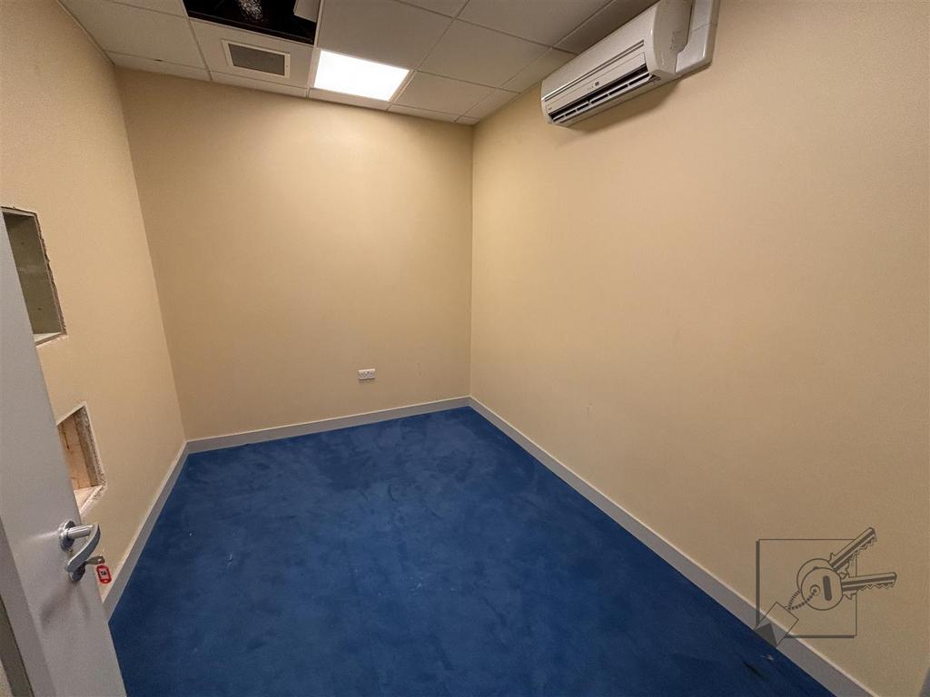 First floor 78 New Road-21.jpg