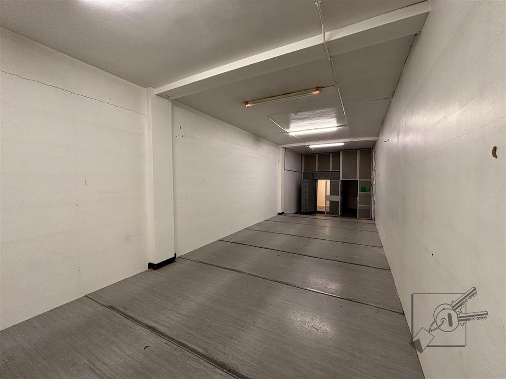First floor 78 New Road-19.jpg