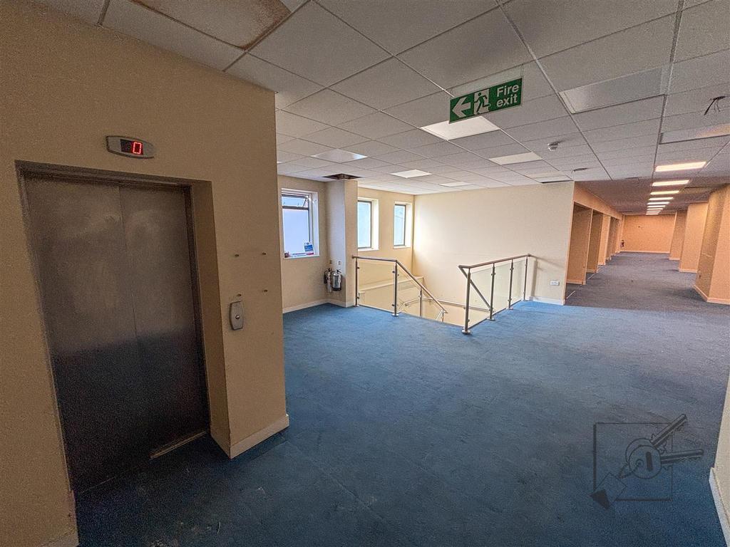 First floor 78 New Road-13.jpg