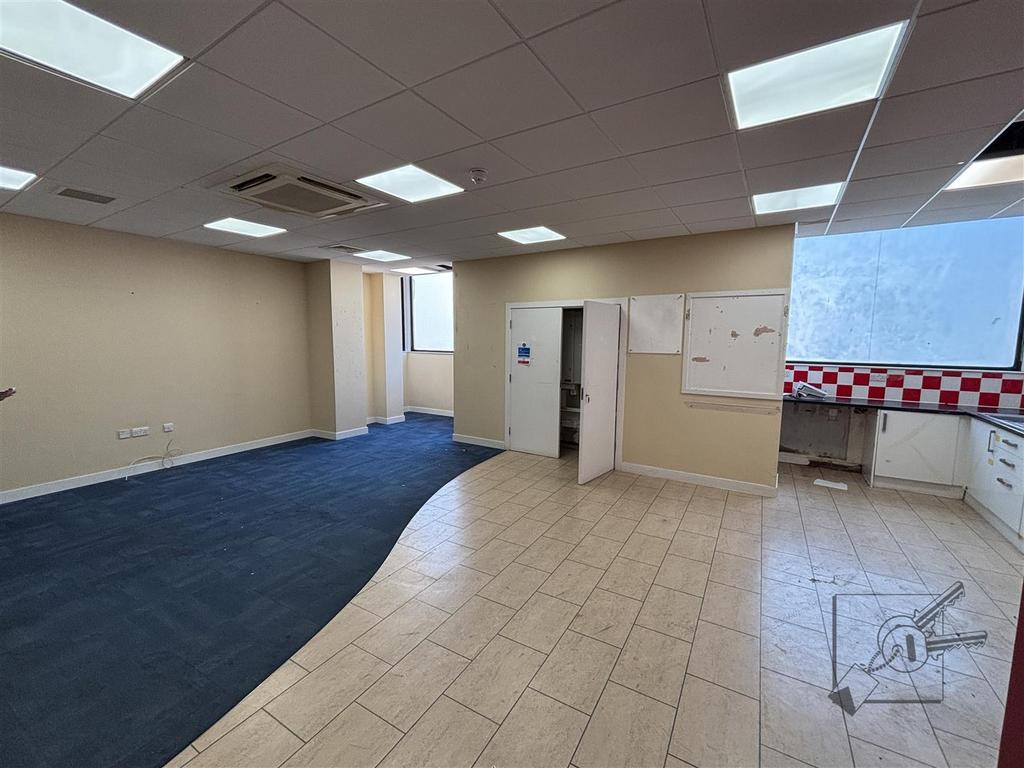 First floor 78 New Road-12.jpg
