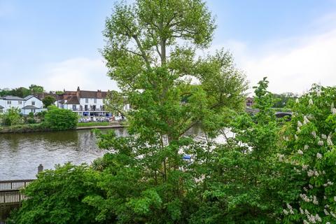 2 bedroom duplex to rent, Colnebridge Close, Staines TW18