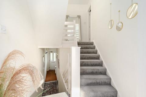 2 bedroom duplex to rent, Colnebridge Close, Staines TW18