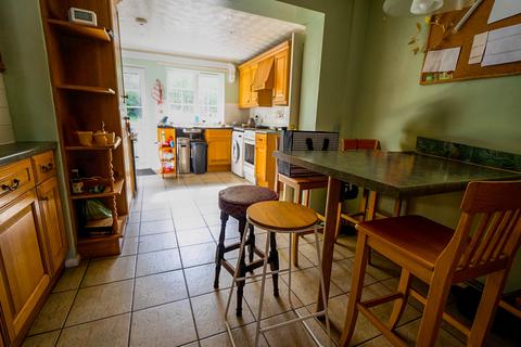 6 bedroom detached house to rent, Leng Crescent, Norwich, Norfolk, NR4