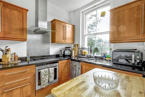 2 bedroom flat for sale, Kidbrooke Park Road, London SE3