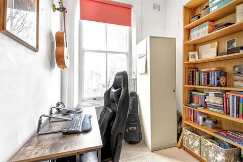 2 bedroom flat for sale, Kidbrooke Park Road, London SE3
