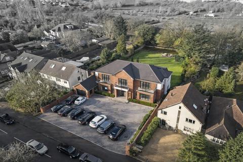 undefined, Tentelow Lane, Southall, Greater London, UB2