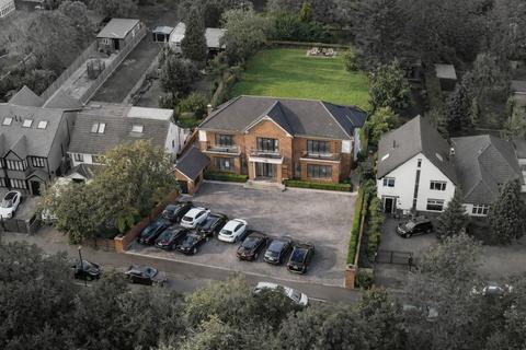 undefined, Tentelow Lane, Southall, Greater London, UB2