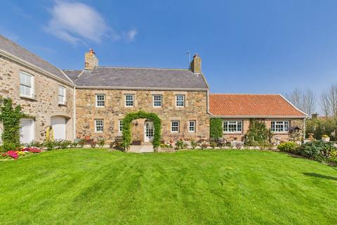 6 bedroom farm house for sale, St Martin