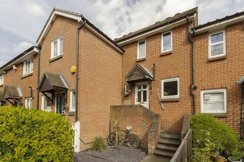 2 bedroom house to rent, Lavender Road, London SE16