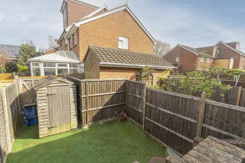 2 bedroom house to rent, Lavender Road, London SE16