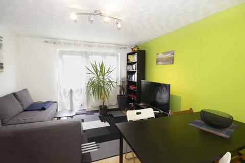 2 bedroom house to rent, Lavender Road, London SE16