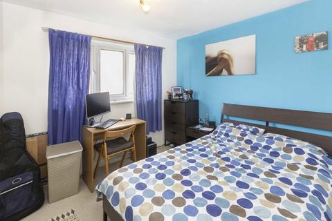 2 bedroom house to rent, Lavender Road, London SE16