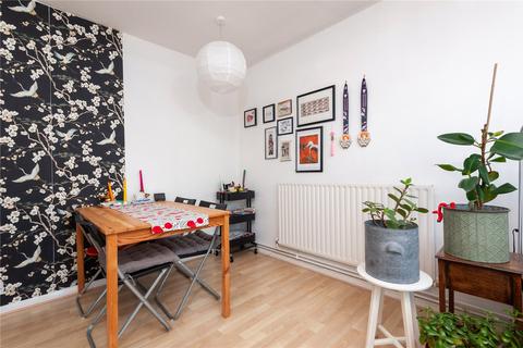 18 Ivybridge Close, Twickenham, TW1 1EA