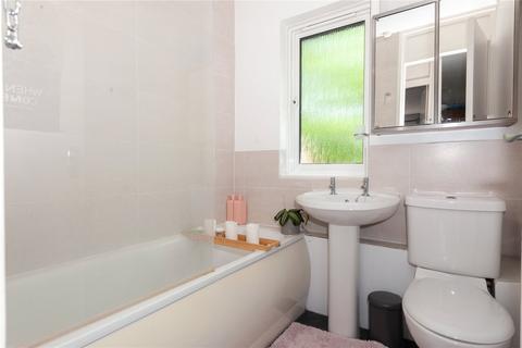 18 Ivybridge Close, Twickenham, TW1 1EA