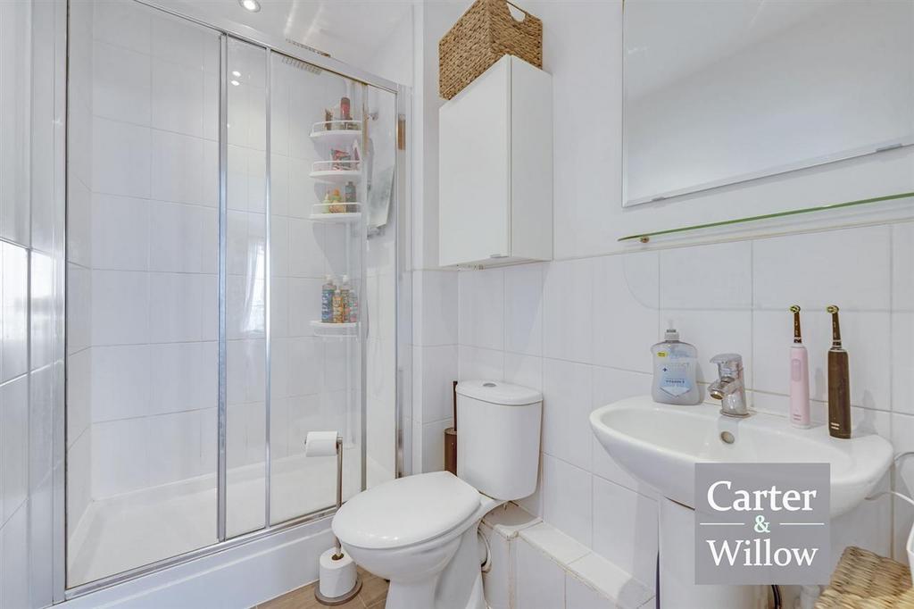 En suite shower