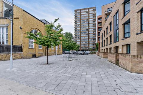 2 bedroom flat for sale, Shuttleworth Road, London