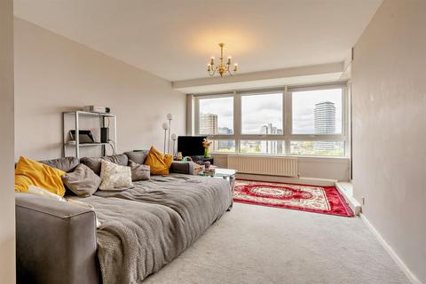 2 bedroom flat for sale, Shuttleworth Road, London