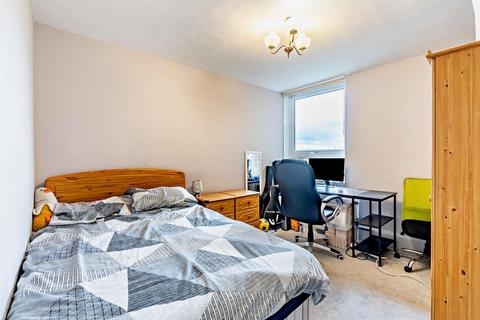 2 bedroom flat for sale, Shuttleworth Road, London