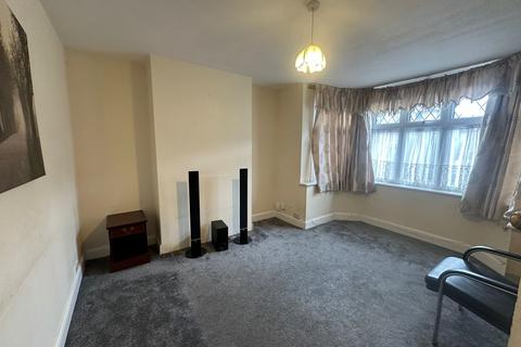 4 bedroom semi-detached house to rent, Carlton Avenue, Feltham TW14