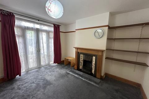 4 bedroom semi-detached house to rent, Carlton Avenue, Feltham TW14