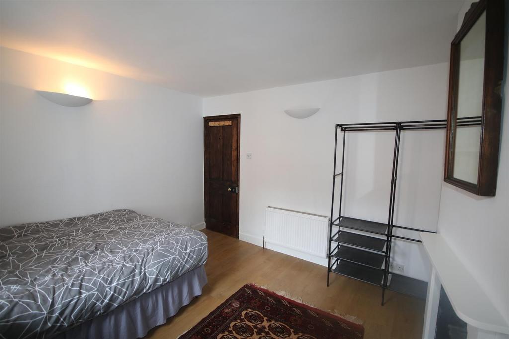Bedroom 1b.JPG