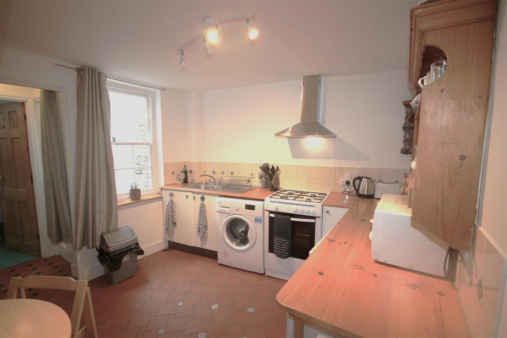 Kitchen b.JPG